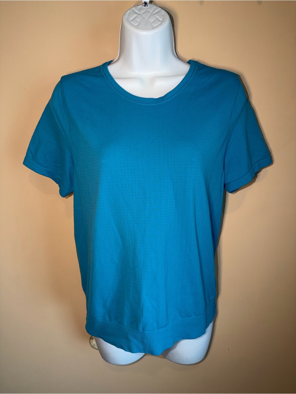 Athleta Women’s Blue/Teal Short Sleeve Performance Athletic Top